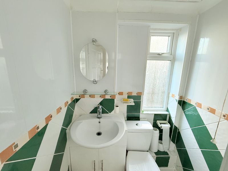 Ground floor W/C- click for photo gallery